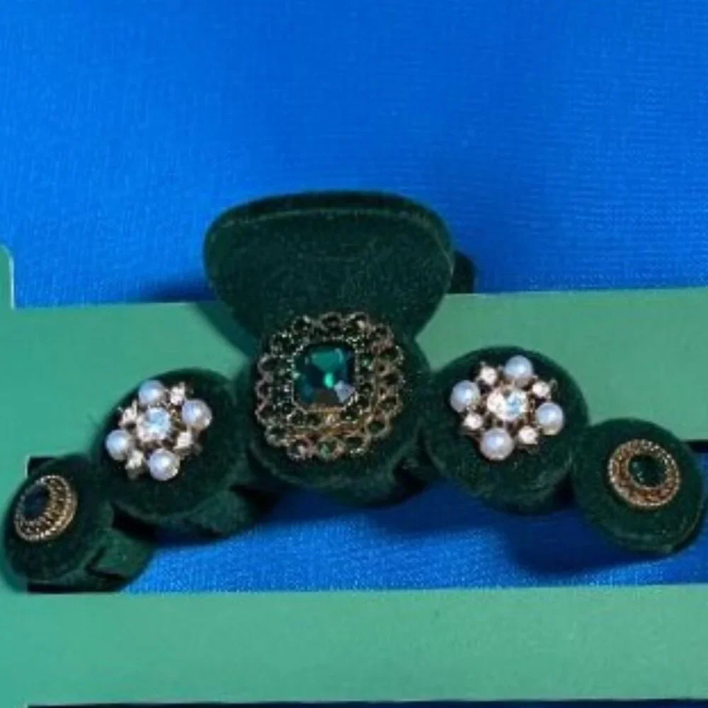 NEW GORGEOUS 2 PK GREEN & BLACK HAIR CLIPS W/ JEWEL / GEMSTONE PEARL TYPE BLING